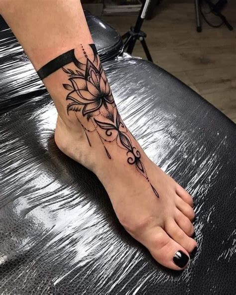 tatuajes en el empeine para mujer|10 tatuajes para llevar en el empeine